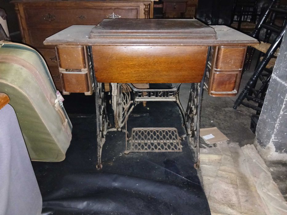 Mesa de máquina de costura singer