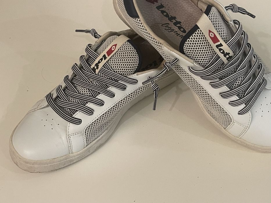 Tenis marca Lotto em pele genuina