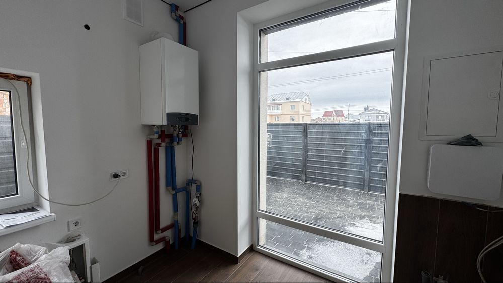 Продаж двоповерхового будинку з сучасним проектом ремонтом та меблями