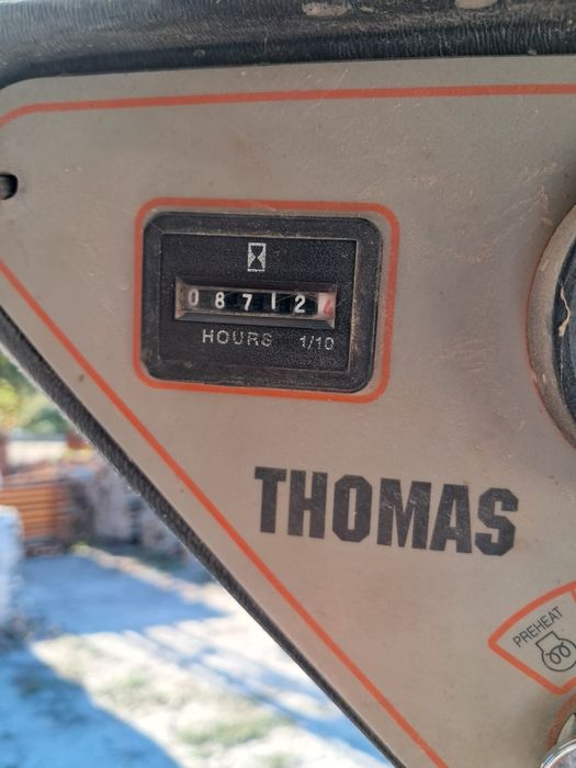 Vendo bobekat THOMAS com motor kobota com matricula