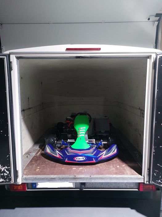 Reboque, atrelado com estrutura desmontavel para karting