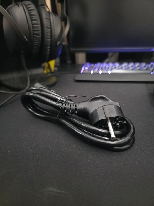 Aerocool Integrator 700W - Fonte de Alimentação - Bronze