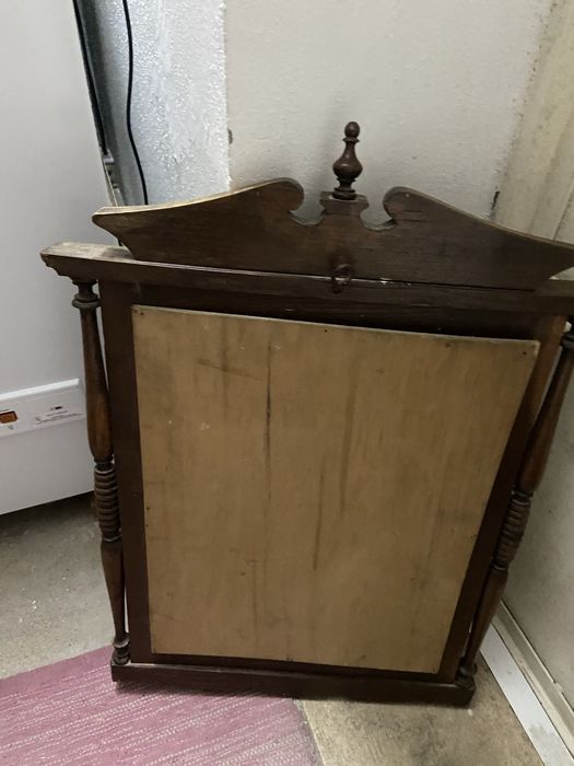 Espelho de madeira muito antigo