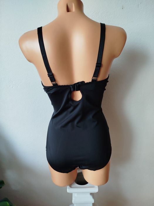 Czarne modelujące body 75 B, M/L.