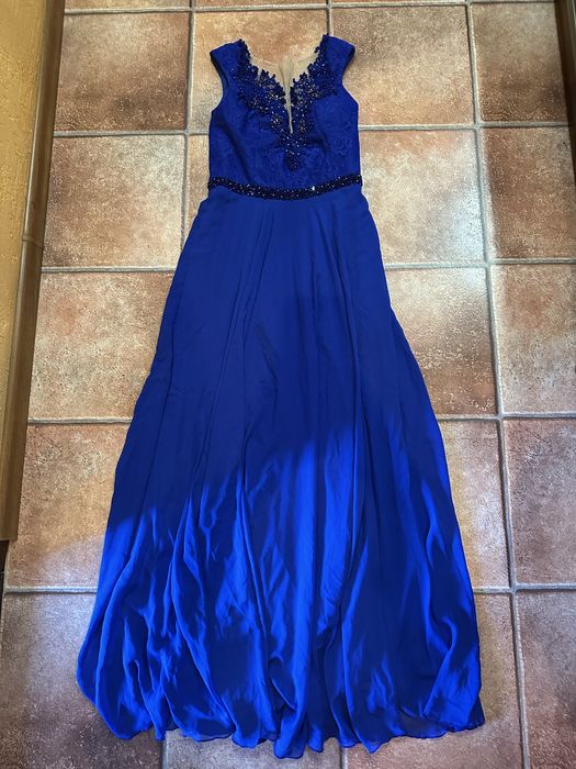 Випускна сукня з відкритою спиною