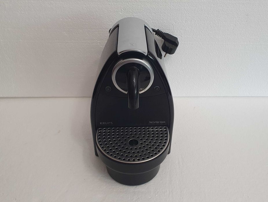 Máquina Nespresso Krups XN2120 em bom estado, com botão ON/OFF atrás