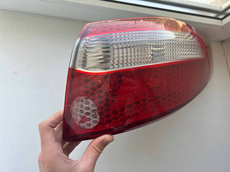 ОРИГИНАЛЬНАЯ Фара, стоп, задний правый KIA RIO 3 (2011 год)