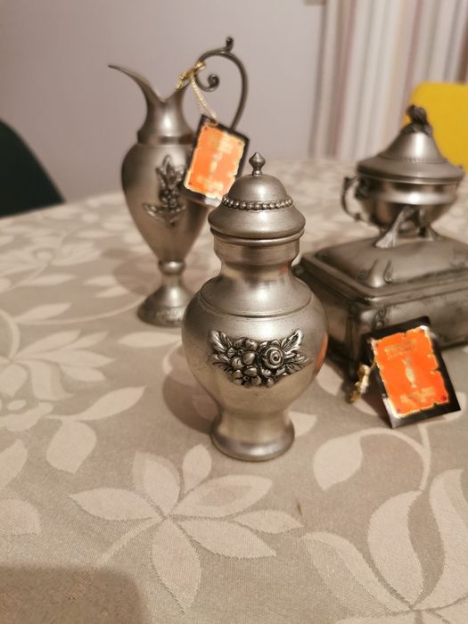 Tin Jars64551834733315121
