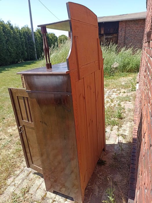 Antyczna komoda, bieliźniarka, kredens