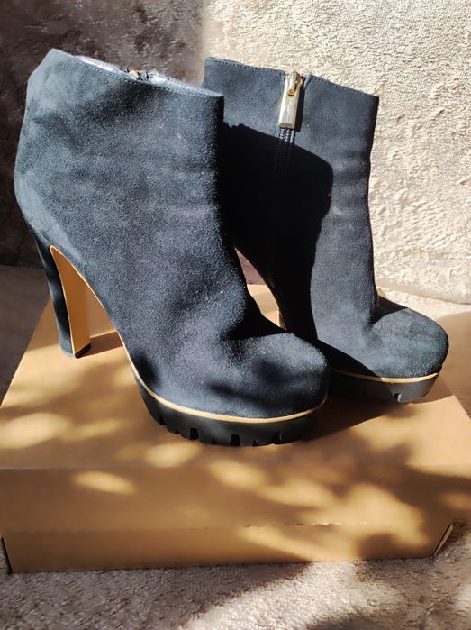 Ботиночки в гарному стані 40 розмір