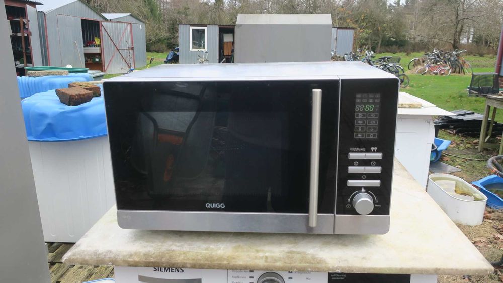 Kuchenka mikrofalowa z grillem Quigg MD16888