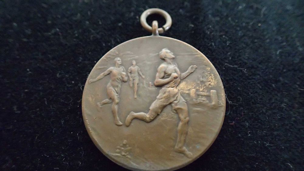 Medalha de bronze de peito antiga, Atletismo