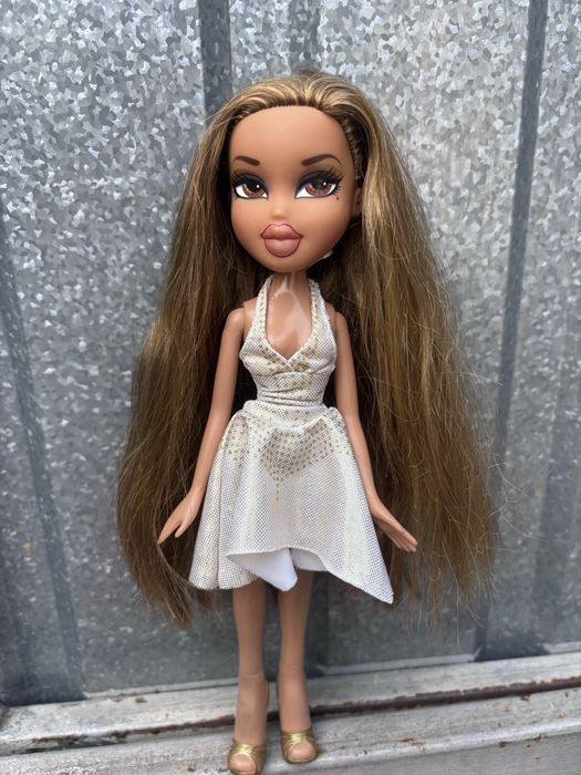 Кукла из популярной линейки Bratz от компании MGA Entertainment 2001