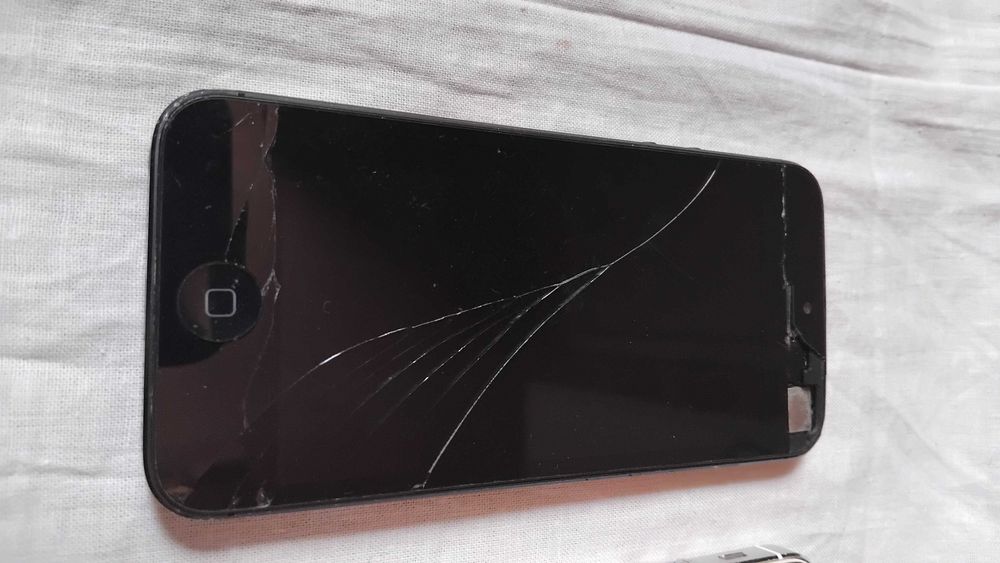 Телефон Apple IPhone 5 модель А1428 на запчастини