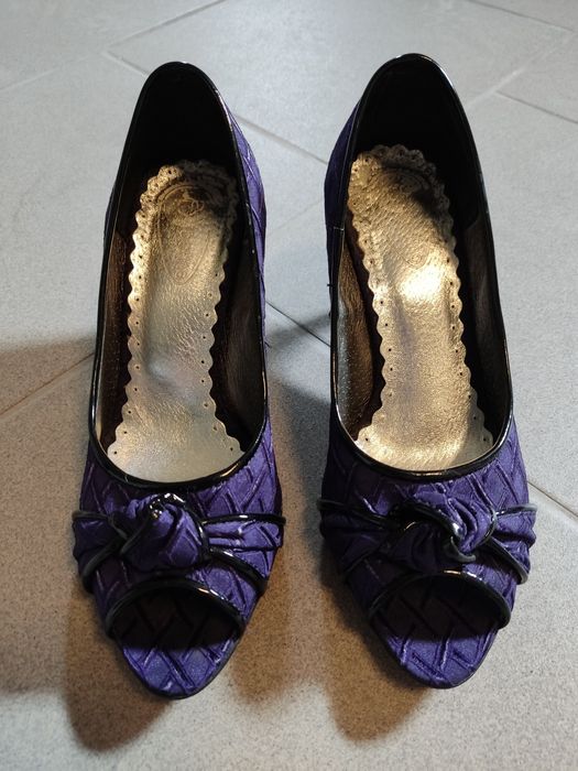 Buty na obcasie z odkrytymi palcami