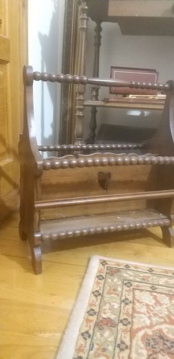 Porta livros ou revistas antigo