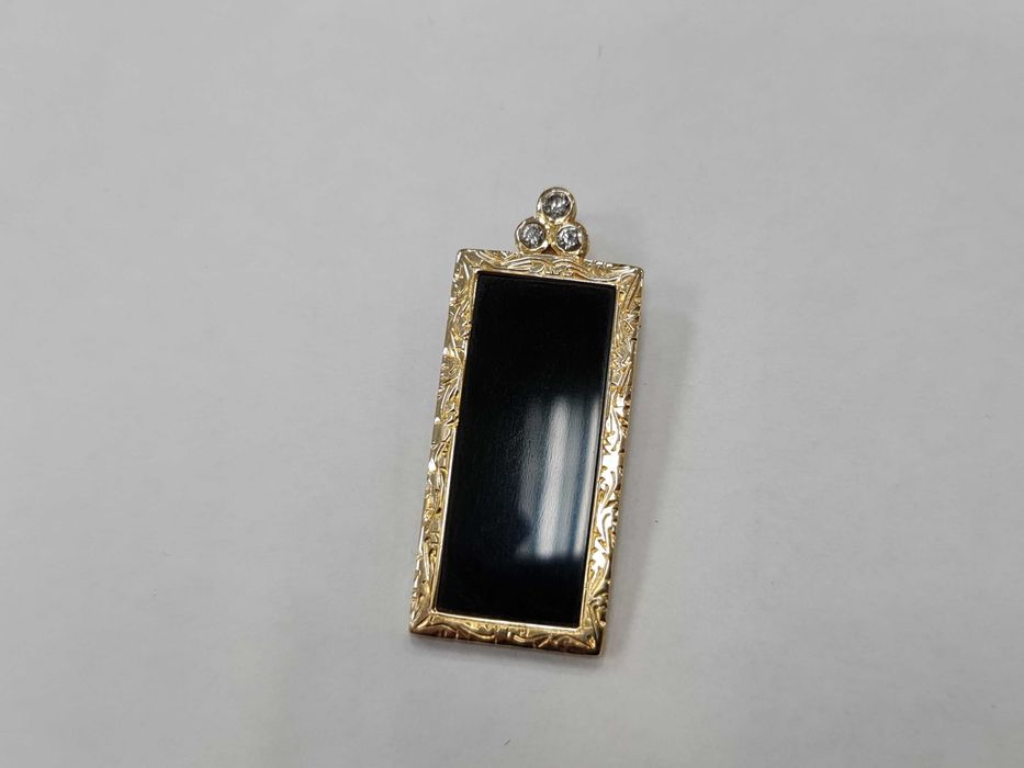 Piękny złoty wisiorek/ 585/ 7.58 gram/ Onyks/ Brylanty