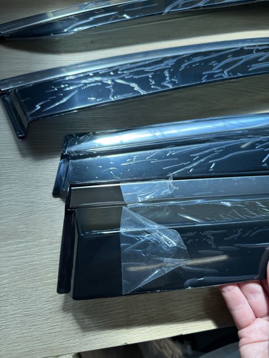 Вітровики / Ветровики / Дефлектори вікон з хромовою смужкою