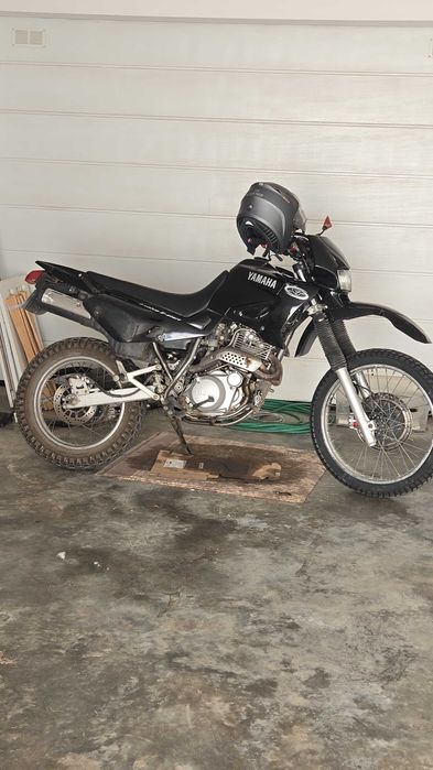 Vendo yamaha Xt600 e 2002 com direccao torta de resto ta pronta a andar e so meter gasolina e fazerem uma revisao