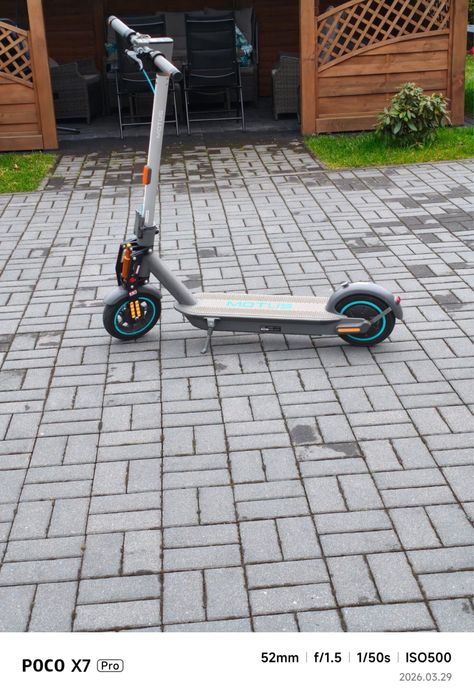 Motus scooty 10 gen 5  z amortyzatorem z przodu.