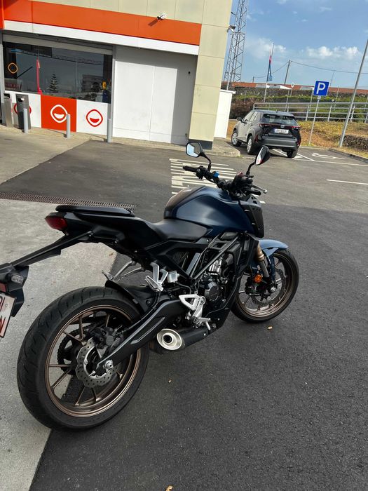 Moto honda CB125R 2023