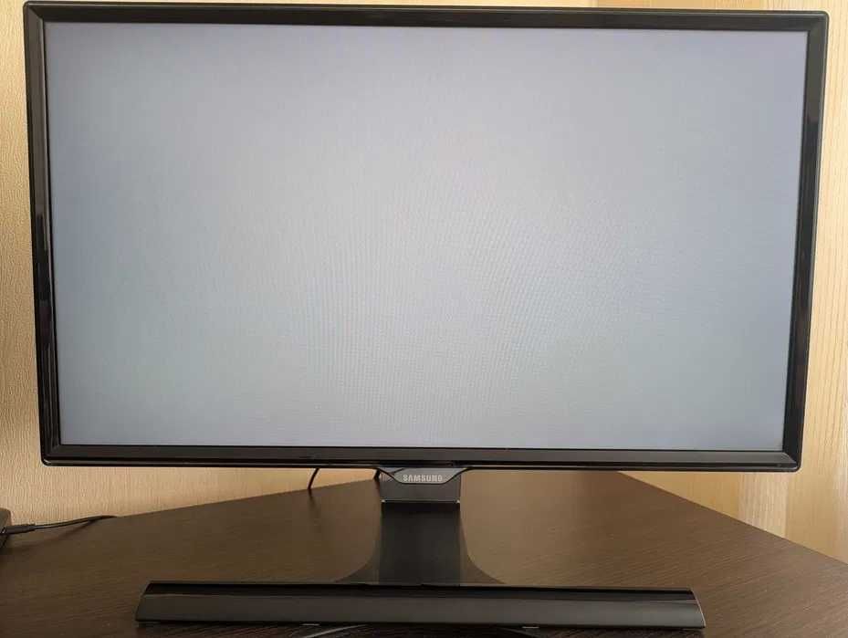 Монитор Samsung LS24e390 HL