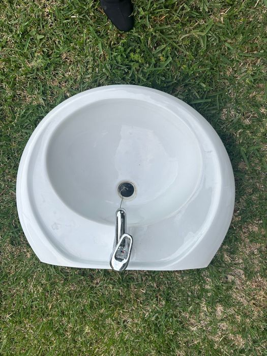 lavatório com coluna  casa de banho