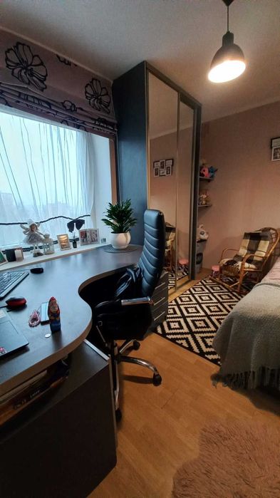 Трикімнатна квартира на Південно-Заході, хороший стан.