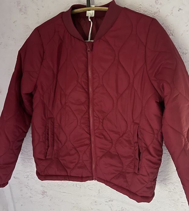 Жіночій куртка-бомбер на осінь