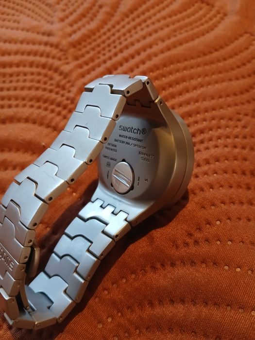 Relogio Swatch vermelho