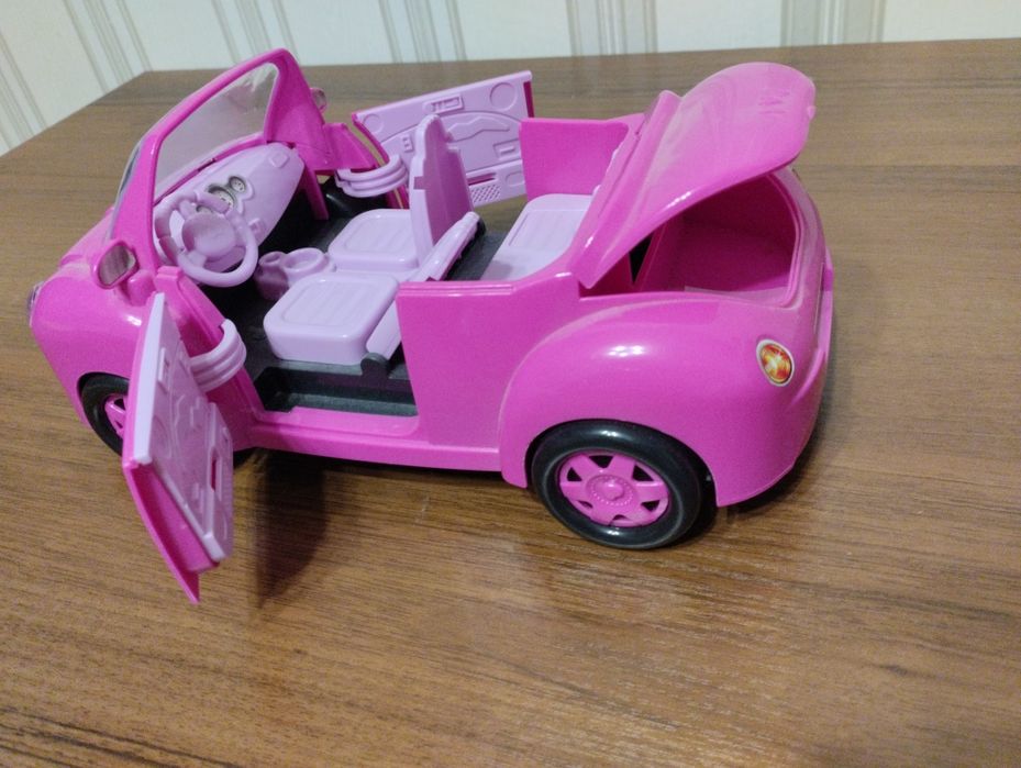 Машина для Барбі