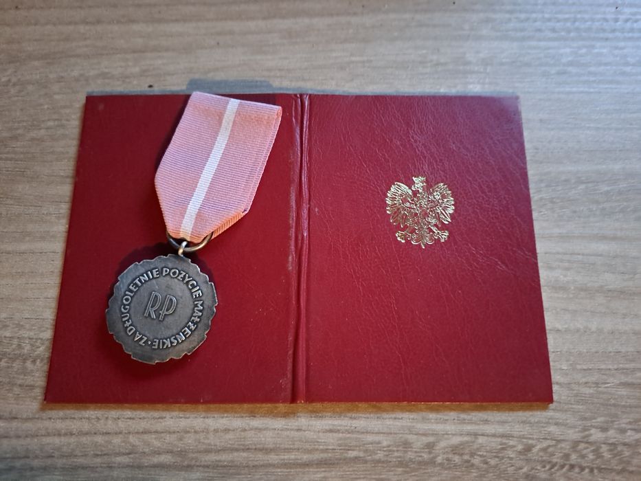 Legitymacja z medalem za długoletnie pożycie małżeńskie 3RP
