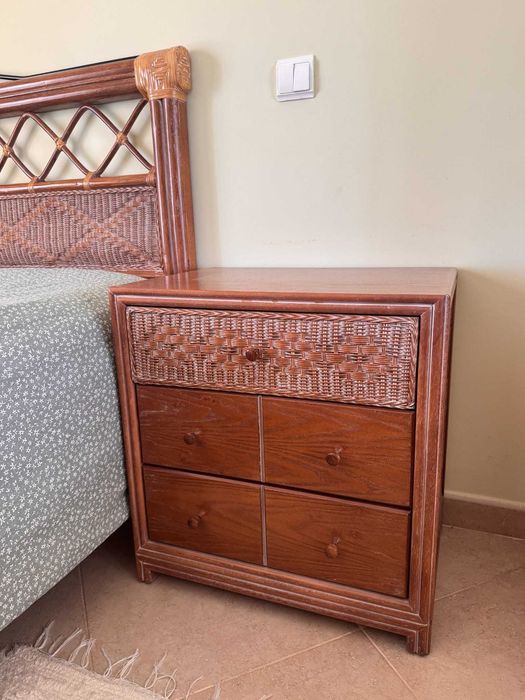 Cabeceira de Cama + 2 Mesas de Cabeceira em Madeira e Rattan