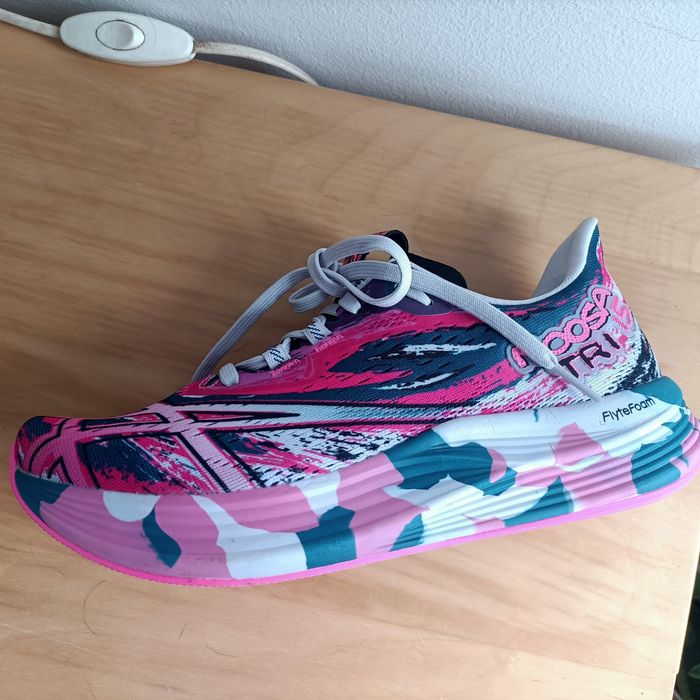 Tênis ASICS Nossa Tri 15 tamanho 39