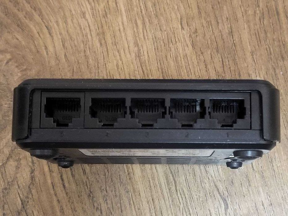 Комутатор D-Link DES-1005A