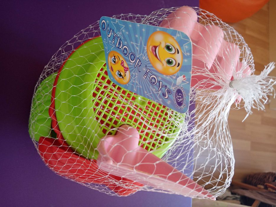 Balde de Praia C/ pá, peneira, 2 conchas e ancinho