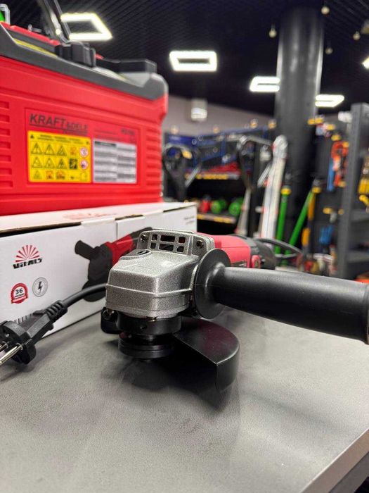 Кутова шліфувальна машина болгарка 950Вт/125 мм з регулюванням обертів