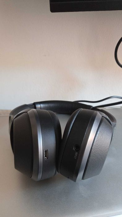 Sony WH-1000XM2 Noise Cancelling Wireless Headphones