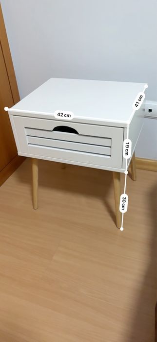 Mesa de cabeceira oferta candeeiro