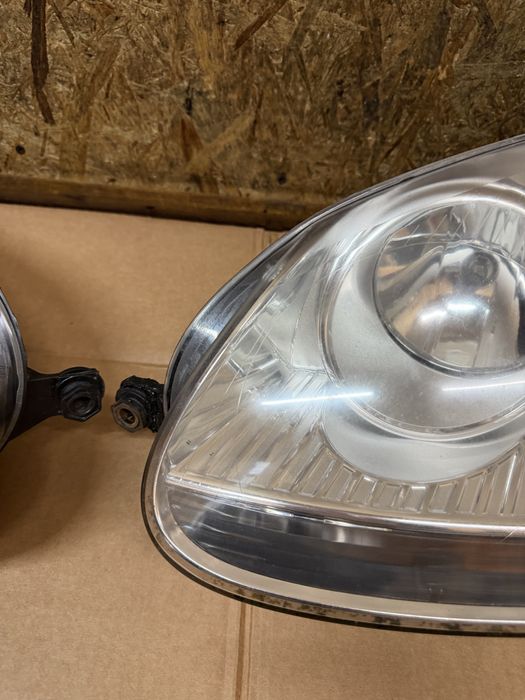 Передні фари Hella Volkswagen Golf 5 Jetta 03-09 ціна за штуку