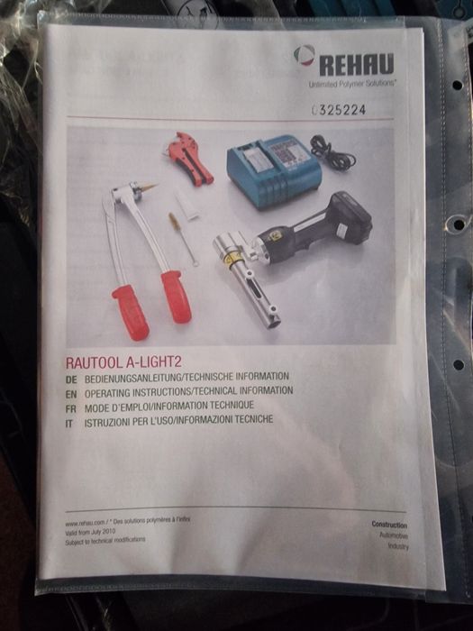 Zaciskarka rehau