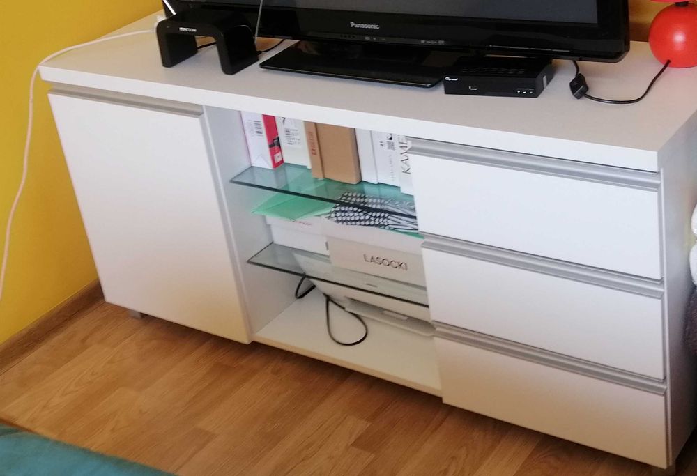 Szafka lub stolik pod telewizor