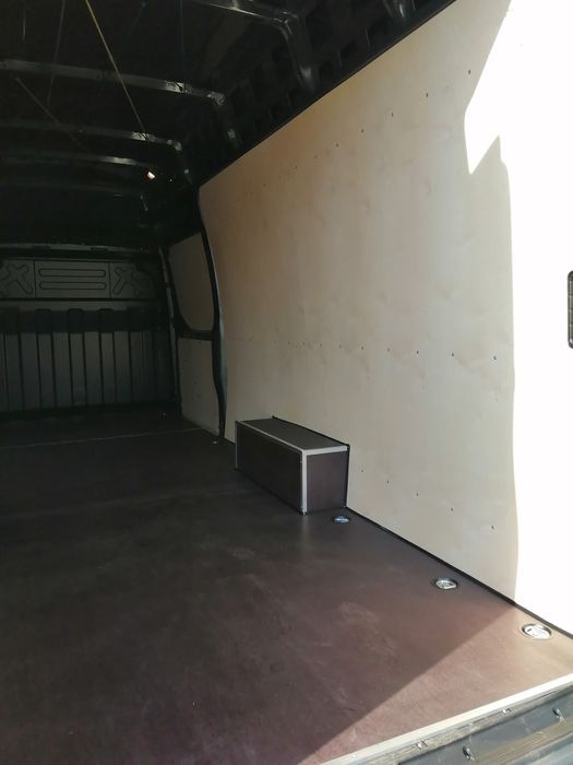 Zabudowa samochodu dostawczego Iveco Daily l4h3 KNAUTECH