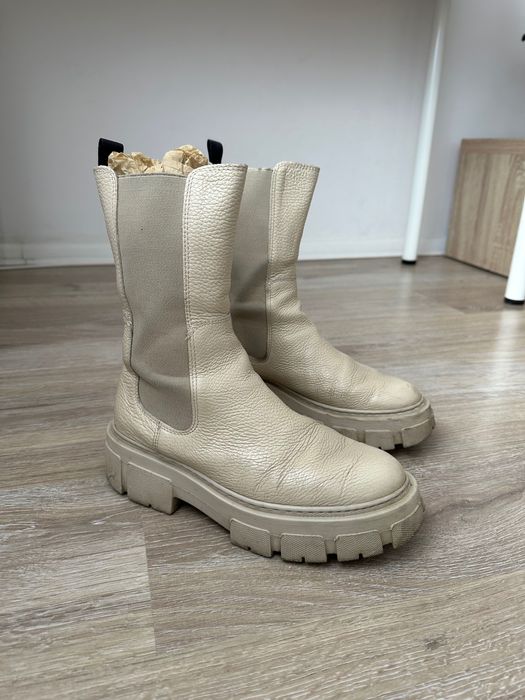 Beżowe buty na lekkiej podeszwie Ryłko