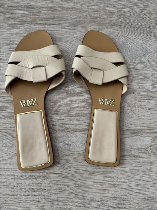 Шльопанці Zara.         .