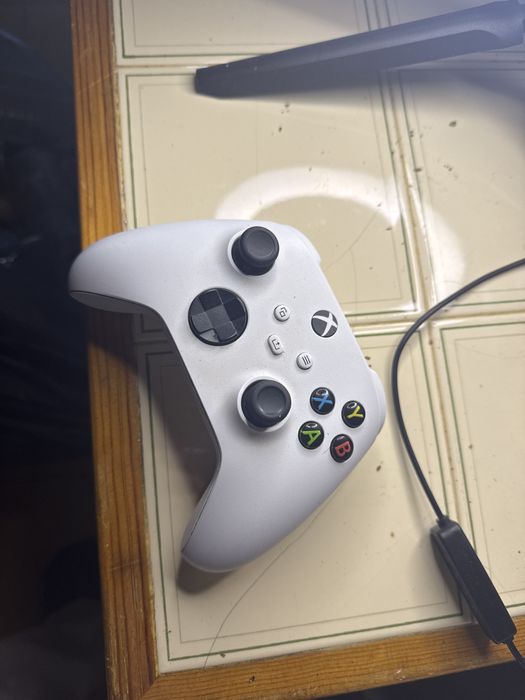 Xbox series S 500GB quase nova