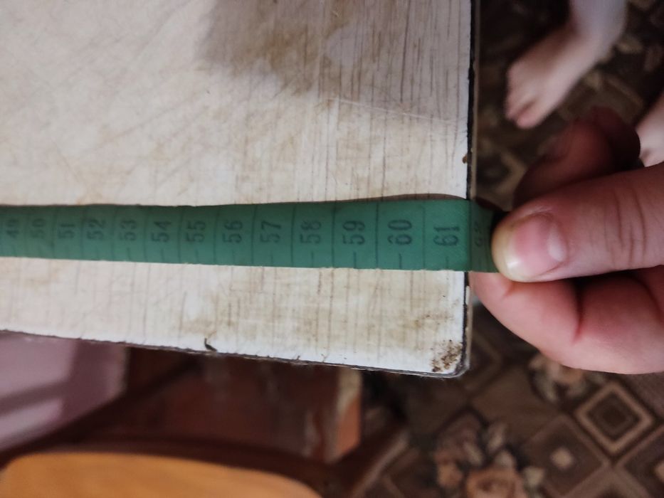 Кухонный стол с клеенкой