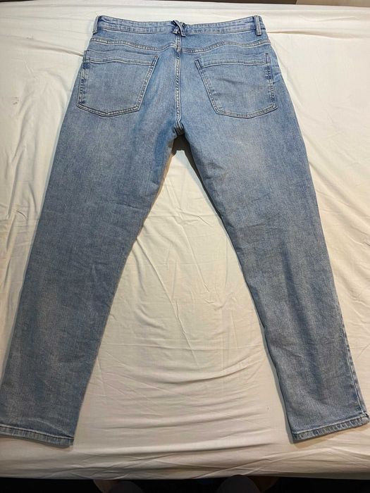 Niebieskie jeansy