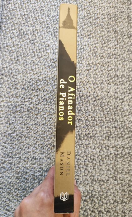 Livro "O Afinador de Pianos", de Daniel Mason.