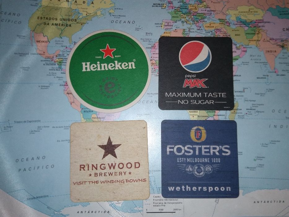 Brindes Kinder, bases para copos, fitas porta chaves e azulejos